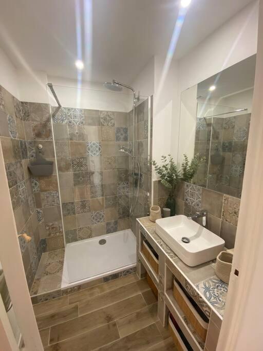 Beau T3 Proche Base Navale Et Ecoles Superieures Apartment Toulon Luaran gambar